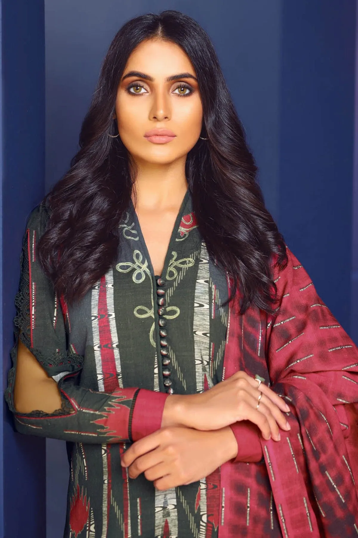 AlKaram Winter Collection – Three Piece Printed Khaddar Suit With Printed Khaddar Dupatta – FW-17-20-Grey