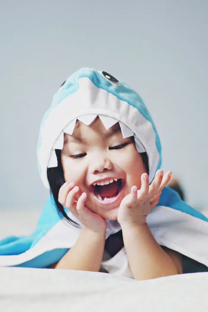 Great Pretenders Toddler Shark Cape