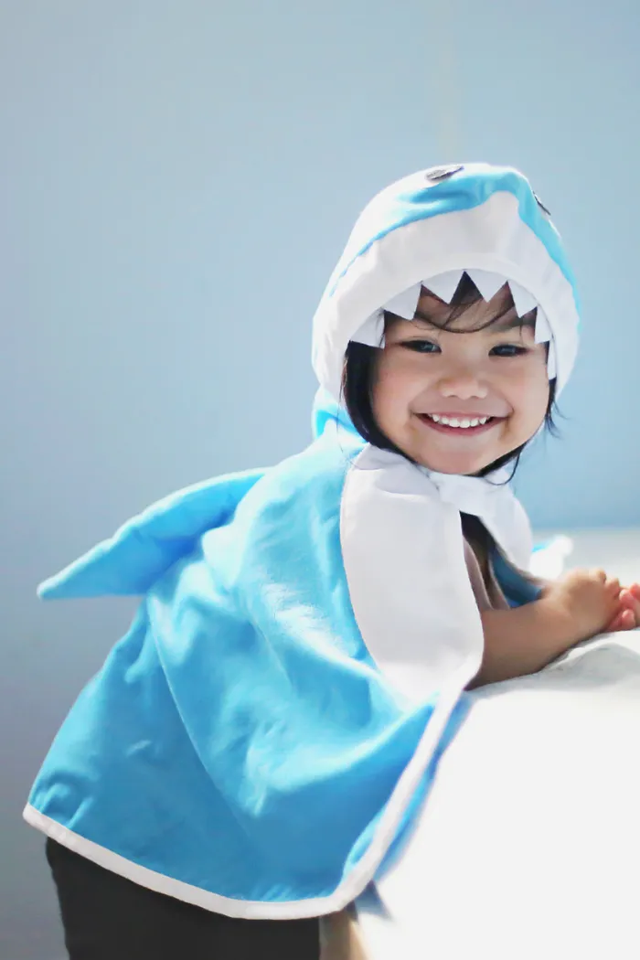 Great Pretenders Toddler Shark Cape